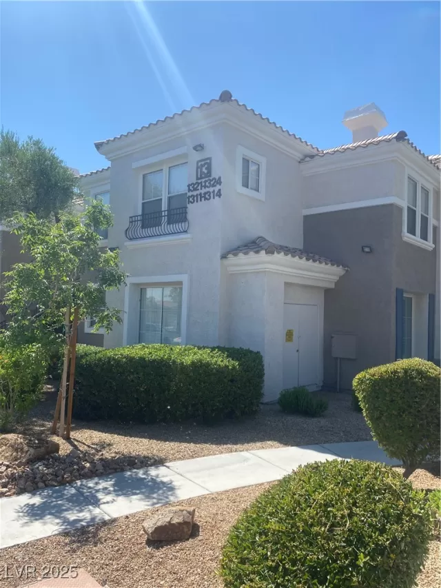 MLS: 2711682 Condo For Sale