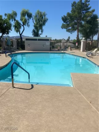 Photo #1: 2711682 Listing 