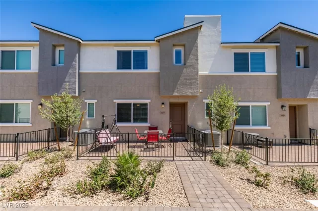 MLS: 2711708 Condo For Sale