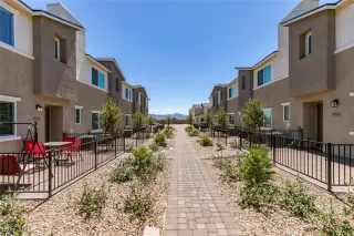 Photo #1: 2711708 Listing 