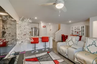 Photo #4: 2711708 Listing 