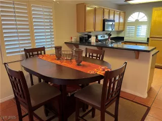 Photo #2: 2711710 Listing