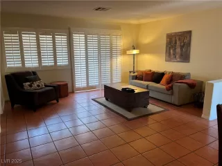 Photo #5: 2711710 Listing