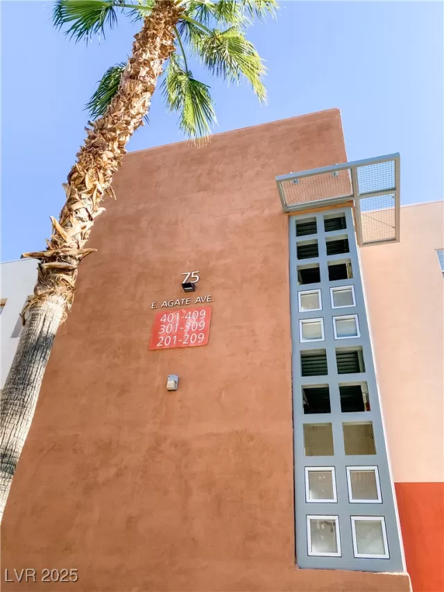 MLS: 2711712 Condo For Sale