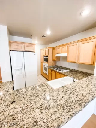 Photo #3: 2711712 Listing 