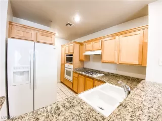 Photo #4: 2711712 Listing 