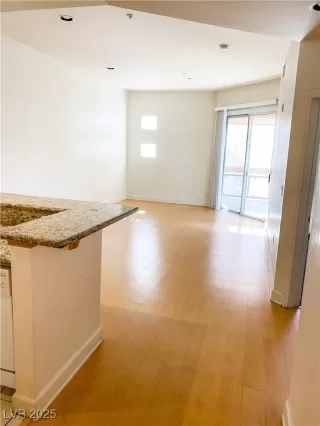 Photo #5: 2711712 Listing 