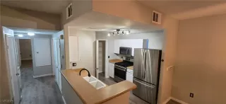 Photo #6: 2711713 Listing