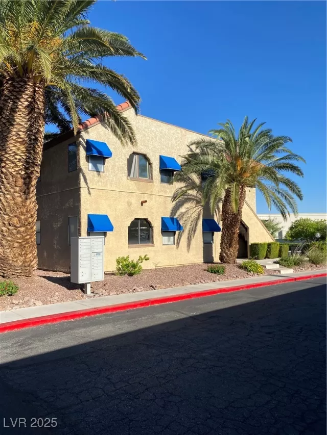 MLS: 2711718 Condo For Sale