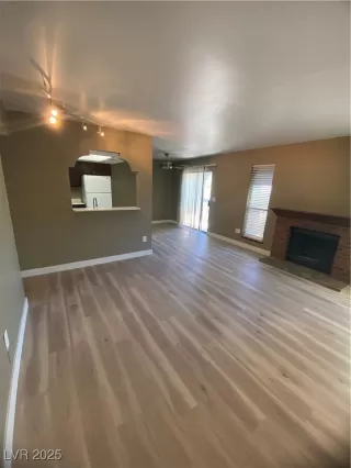 Photo #3: 2711718 Listing 