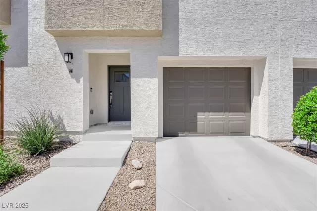 MLS: 2711719 Condo For Sale