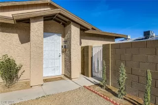 Photo #3: 2711741 Listing 