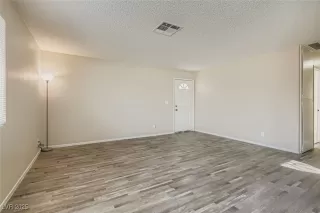 Photo #5: 2711741 Listing 