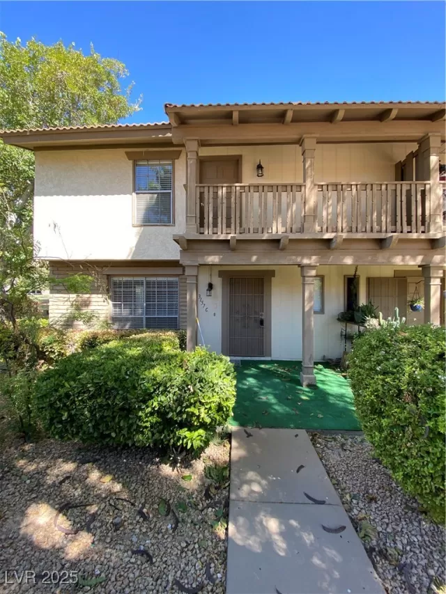 MLS: 2711753 Condo For Sale