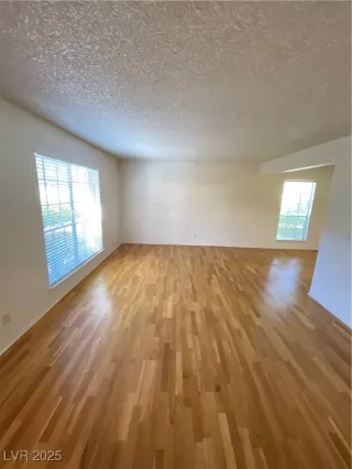 Photo #2: 2711753 Listing 