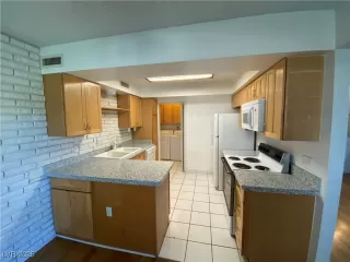 Photo #5: 2711753 Listing 