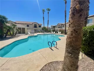 Photo #3: 2711766 Listing 