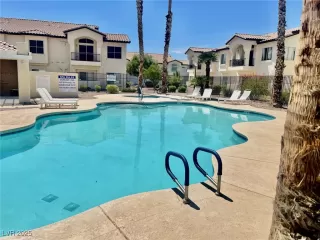 Photo #4: 2711766 Listing 