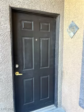 Photo #1: 2711781 Listing