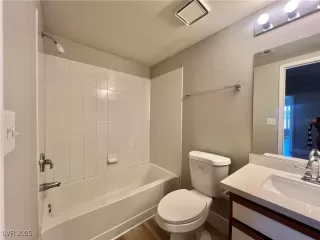 Photo #5: 2711781 Listing