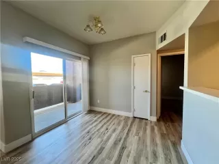 Photo #6: 2711781 Listing