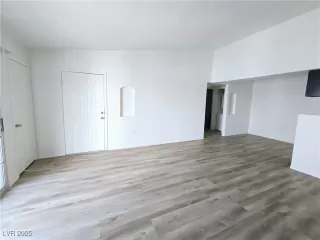 Photo #1: 2711790 Listing 