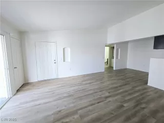 Photo #2: 2711790 Listing 