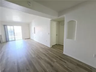 Photo #3: 2711790 Listing 