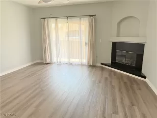 Photo #5: 2711818 Listing 