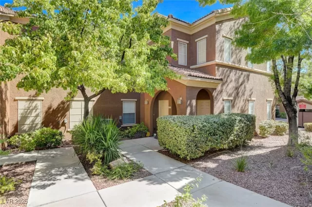 MLS: 2711823 Condo For Sale