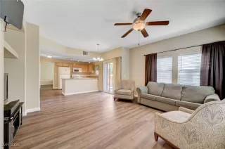 Photo #3: 2711823 Listing