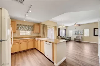 Photo #4: 2711823 Listing