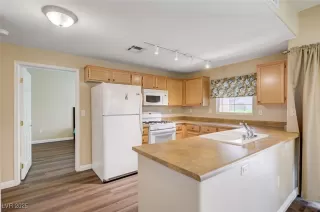 Photo #5: 2711823 Listing