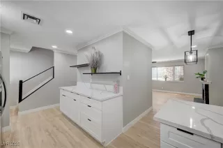 Photo #2: 2711826 Listing 
