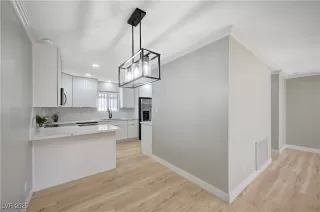 Photo #3: 2711826 Listing 