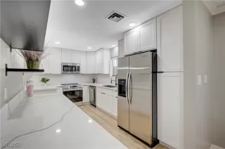 Photo #5: 2711826 Listing 