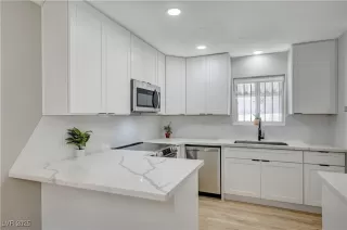 Photo #6: 2711826 Listing 