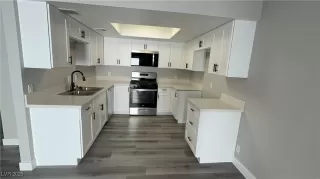 Photo #4: 2711838 Listing 