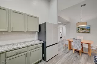 Photo #5: 2711882 Listing 