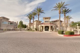 Photo #1: 2711885 Listing 