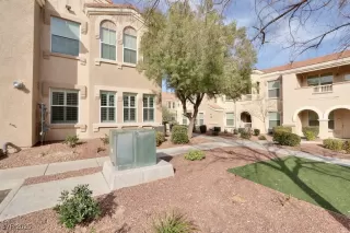 Photo #3: 2711885 Listing 