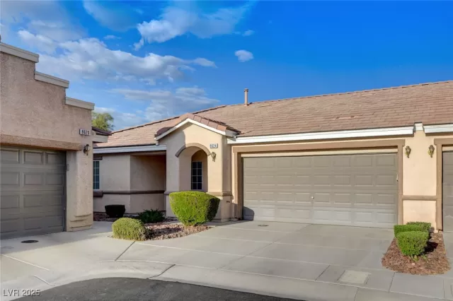 MLS: 2711887 Condo For Sale