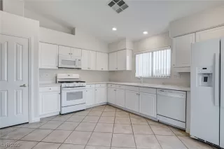 Photo #2: 2711887 Listing