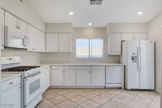 Photo #5: 2711887 Listing