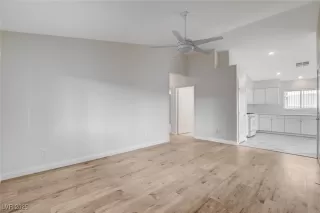 Photo #6: 2711887 Listing