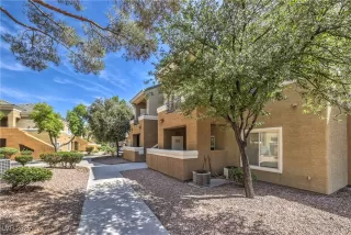 Photo #1: 2711894 Listing 