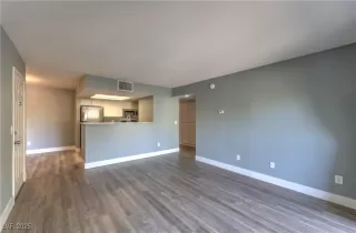 Photo #5: 2711894 Listing 