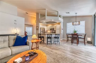 Photo #5: 2711931 Listing