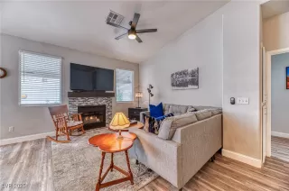 Photo #6: 2711931 Listing