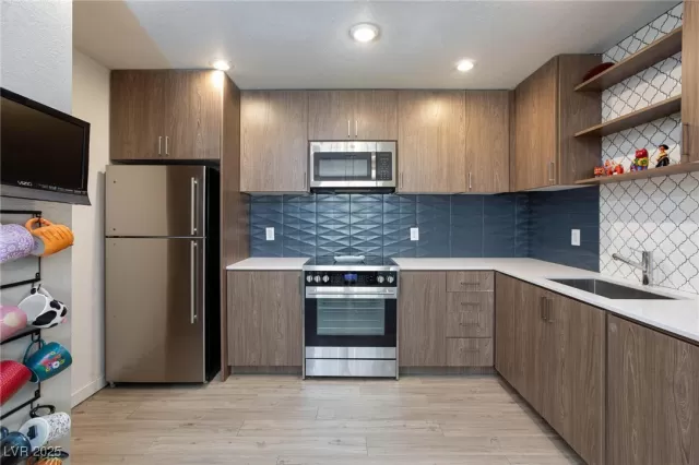 MLS: 2711932 Condo For Sale